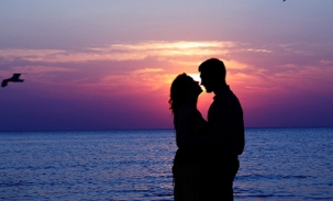 kissing-with-sunset