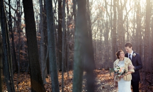 bride-and-groom-in-fall-woods